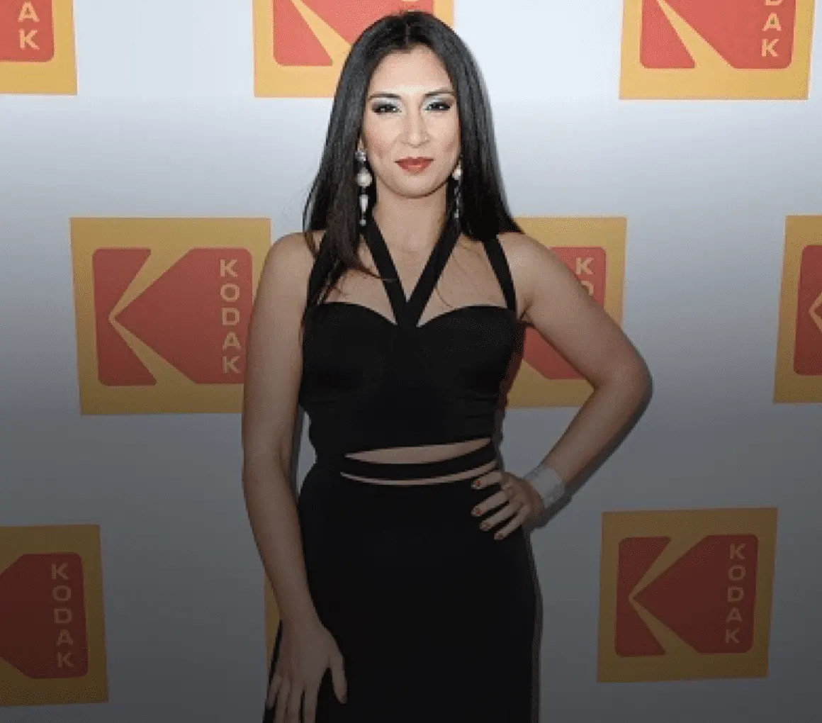 Nicole Tabs on a red carpet scenario